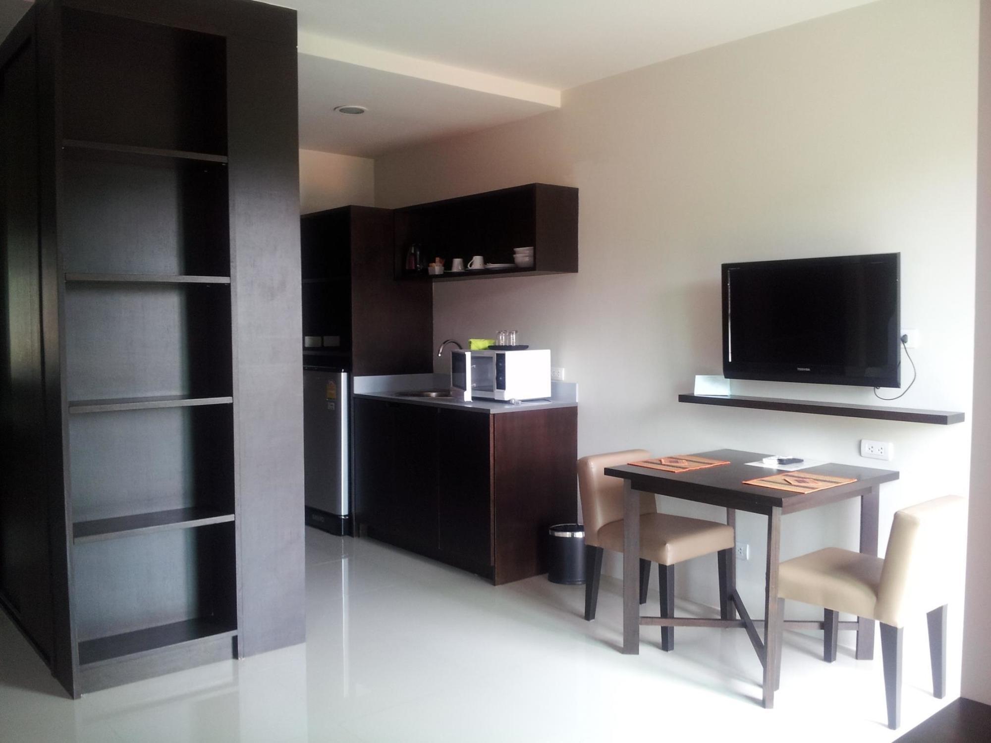 Leisure Place Phuket Chalong Exterior photo